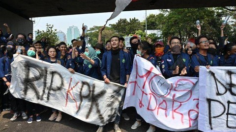 Demonstrasi mahasiswa menolak revisi UU KPK 2019.