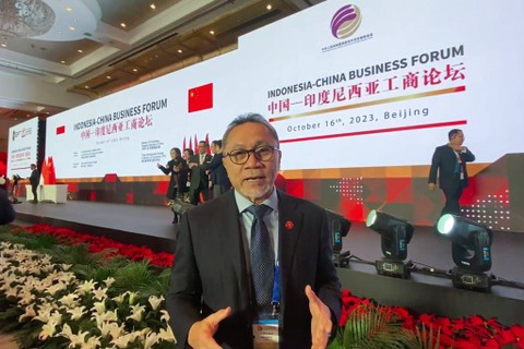 Menteri Perdagangan Zulkifli Hasan mendampingi Presiden Jokowi dalam forum bisnis Indonesia-China di China World Hotel, Beijing, China, Senin (16/10/2023). Dok Kemendag