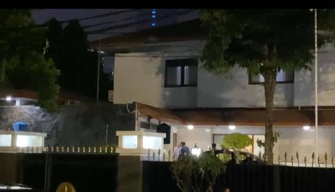 Bacapres KIM, Prabowo Subianto tiba di Rumah Dinas Mendag RI, Zulkifli Hasan di Jl. Widya Chandra, Jakarta Selatan, Jumat (20/10/2023) malam. Foto: Zamachsyari/kumparan