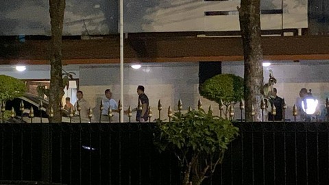 Ketum Partai Demokrat, AHY tiba di Rumah Dinas Mendag RI Zulkifli Hasan di Jl. Widya Chandra IV/16, Jakarta Selatan, Jumat (20/10) malam. Foto: Zamachsyari/kumparan