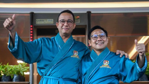 Bakal calon presiden dan wakil presiden Anies Baswedan (kiri) dan Muhaimin Iskandar (kanan) bersiap menjalani pemeriksaan kesehatan di RSPAD Gatot Soebroto, Jakarta, Sabtu (21/10/2023). 
 Foto: ANTARA FOTO/Akbar Nugroho Gumay