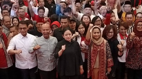 Ketua DPP PDIP Puan Maharani saat menghadiri acara konsolidasi relawan Ganjar-Mahfud se-Jawa Timur di Grand City Mall, Surabaya, Sabtu (21/10/2023). Foto:  Farusma Okta Verdian/kumparan