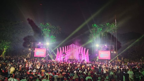 Relawan memadati Tugu Proklmasi di Jakarta Pusat untuk menghadiri deklarasi "Indonesia Memanggil Gibran", Sabtu (21/10/2023). Foto: Thomas Bosco/kumparan