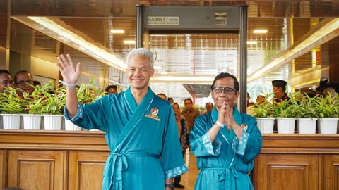 Bakal Capres-Cawapres Ganjar Pranowo dan Mahfud MD menjalani tes kesehatan di Rumah Sakit Pusat Angkatan Darat (RSPAD) Gatot Subroto, Jakarta, pada Minggu (22/10/2023). Foto: Iqbal Firdaus/kumparan