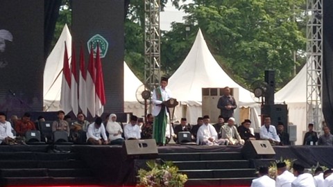 Presiden Jokowi saat menghadiri acara Ijazah Kubro dan Pengukuhan Pimpinan Pusat Pagar Nusa Masa Khidmat 2023-2028 di Lapangan Jala Krida Mandala, Surabaya, Minggu (22/10/2023). Foto: Farusma Okta Verdian/kumparan