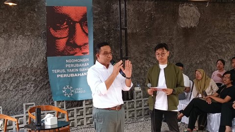 Bacapres Anies Baswedan saat di acara Desak Anies Jogja di Eternity Coffee, Kabupaten Sleman, Minggu (22/10/2023). Foto: Arfiansyah Panji Purnandaru/kumparan