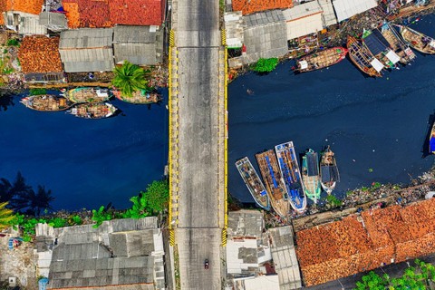 Ilustrasi bagaimana perubahan komunitas lokal dalam pengaruh era globalisasi, Sumber: Pexels/Tom Fisk