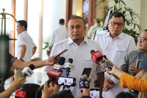Wasekjen Partai Gerindra Andre Rosiade tiba di tempat Rapimnas Gerindra, di Hotel Dharmawangsa, Jakarta Selatan, Senin (23/10/2023). Foto: Jamal Ramadhan/kumparan