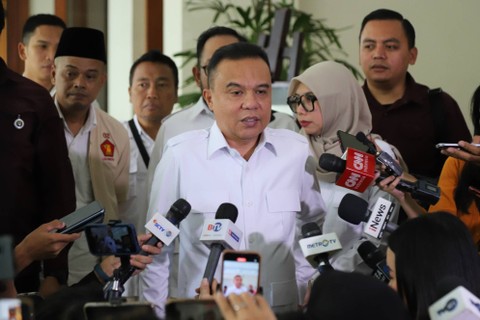 Politisi Partai Gerindra Sufmi Dasco Ahmad tiba di lokasi Rapimnas Gerindra, di Hotel Dharmawangsa, Jakarta Selatan, Senin (23/10/2023). Foto: Jamal Ramadhan/kumparan
