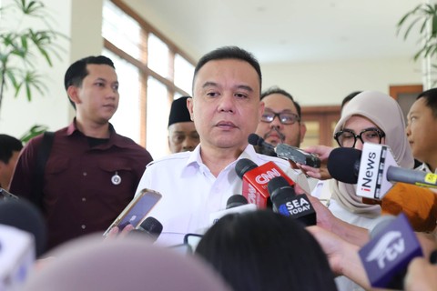 Politisi Partai Gerindra Sufmi Dasco Ahmad tiba di lokasi Rapimnas Gerindra, di Hotel Dharmawangsa, Jakarta Selatan, Senin (23/10/2023). Foto: Jamal Ramadhan/kumparan