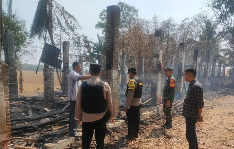 Kandang ayam di Pekon Pandansari Selatan, Kecamatan Sukoharjo, Kabupaten Pringsewu hangus terbakar. | Foto: Dok Polres Pringsewu