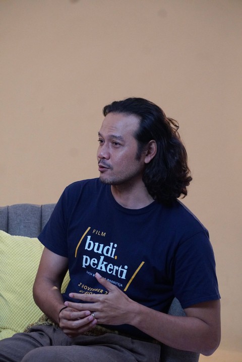 Pemeran film Budi Pekerti Dwi Sasono saat berkunjung ke kantor kumparan, Jakarta, Senin (23/10/2023). Foto: Dicky Adam Sidiq/kumparan