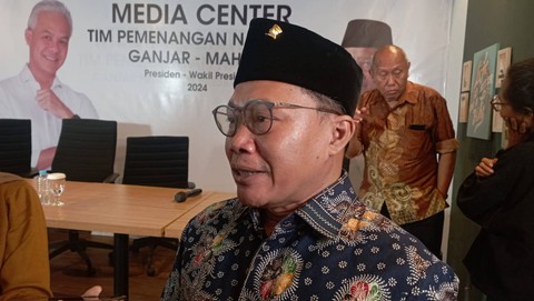 Jubir TPN Ganjar-Mahfud, Sunanto saat diwawancarai wartawan di Media Center TPN Ganjar-Mahfud, Cemara 19, Menteng, Jakarta Pusat, Senin (23/10/2023). Foto: Fadlan/kumparan
