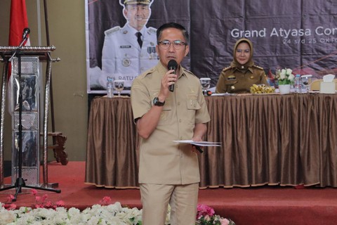 Pj Wali Kota Palembang, Ratu Dewa, saat memberikan motivasi kepada para pelaku UMKM. (ist)