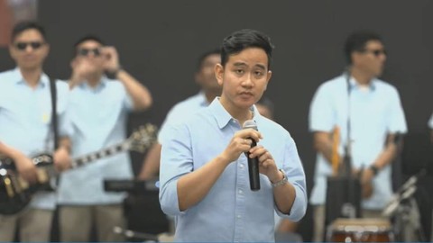 Gibran Rakabuming menyampaikan sambutan di Indonesia Arena, Senayan, Jakarta Pusat jelang pendaftaran pasangan ke KPU, Rabu (25/10/2023). Foto: Youtube/Kemenangan Indonesia Maju