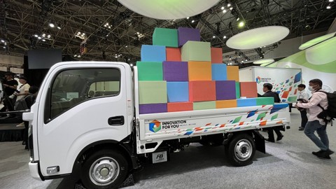 Kendaraan yang dipamerkan Isuzu di Japan Mobility Show 2023 yang digelar di Tokyo Big Sight. Foto: Muhammad Darisman/kumparan