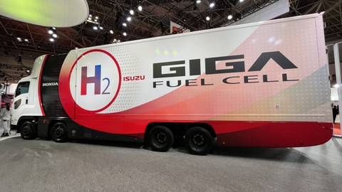 Kendaraan yang dipamerkan Isuzu di Japan Mobility Show 2023 yang digelar di Tokyo Big Sight. Foto: Muhammad Darisman/kumparan