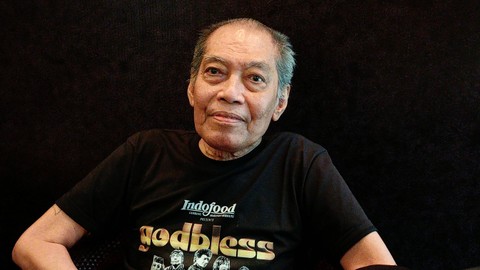 Bassis grup band God Bless, Donny Fattah ditemui di Kawasan Senayan. Foto: Aprilandika Pratama/kumparan