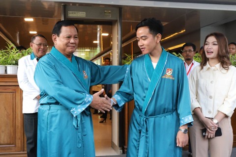 Pasangan calon presiden Prabowo Subianto dan wakil presiden Gibran Rakabuming Raka menjalani tes kesehatan di RSPAD Gatot Soebroto, Jakarta, Kamis (26/10/2023). Foto: Jamal Ramadhan/kumparan