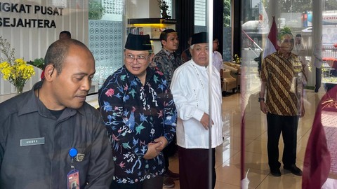 Eks Ketum Muhammadiyah Din Syamsuddin sambangi kantor DPP PKS, Kamis (26/10/2023). Foto: Haya Syahira/kumparan