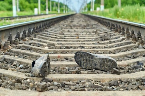 Ilustrasi korban kecelakaan di rel kereta api. Sumber: https://www.istockphoto.com