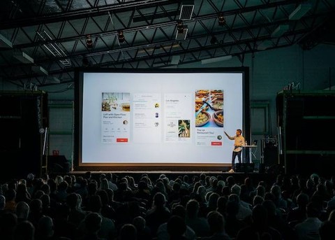 Ilustrasi Jelaskan Definisi Master View. Sumber: Unsplash/Teemu Paananen