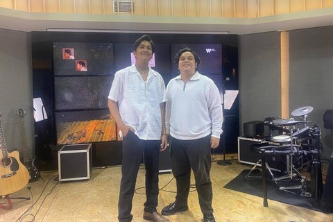 Grup musik Daun Jatuh. Foto: Andrian Gilang Khrisnanda/kumparan