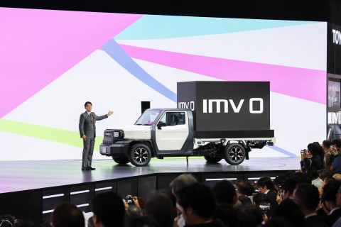 Kato menjelaskan soal IMV 0 di Japan Mobility Show (JMS 2023). dok. Istimewa. 