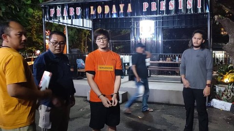 Rekonstruksi kasus penganiayaan terhadap dokter gigi oleh Samuel Sunarya.  Foto: Rachmadi Rasyad/kumparan