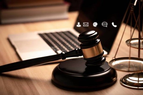 Ilustrasi Mengapa Perlindungan Dan Penegakan Hukum Mutlak Harus Dilakukan Dalam Sebuah Negara Demokrasi, Foto: Unsplash/Sittipol Sukuna.