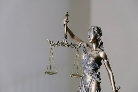 Ilustrasi Apa Dimaksud dengan Perlindungan dan Penegakan Hukum. Sumber: Unsplash/Tingey Injury Law Firm