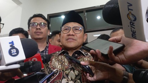 Cawapres Koalisi Perubahan untuk Perbaikan, Muhaimin Iskandar alias Cak Imin, saat diwawancarai wartawan di Gedung Dakwah Muhammadiyah, Kramat Raya, Jakarta Pusat, Jumat (27/10/2023). Foto: Fadlan Nuril Fahmi/kumparan