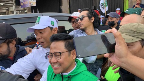 Suasana jalan sehat dan senam bacapres dan cawapres dari Koalisi Perubahan Anies Baswedan dan Muhaimin Iskandar di Depok, Jawa Barat, Sabtu (28/10/2023).  Foto: Luthfi Humam/kumparan