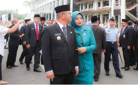 Physical touch kedua pejabat ini kerap terlihat saat sedang menjalani tugas pemerintahan. Foto: Instagram @windyprihastari  