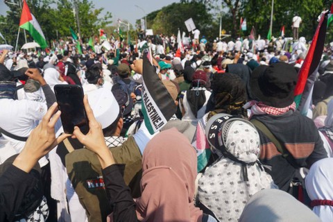 Peserta Aksi Bela Palestina di kawasan Kedutaan Besar Amerika Serikat, Jakarta, Sabtu (28/10/2023). Foto: Iqbal Firdaus/kumparan
