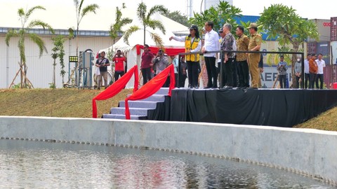Presiden Jokowi bersama Dubes Australia Penny Williams meninjau langsung fasilitas IPAL SPLADT Sungai Selayur Palembang beberapa waktu lalu, Sabtu (28/10) Foto: ary priyanto/urban id