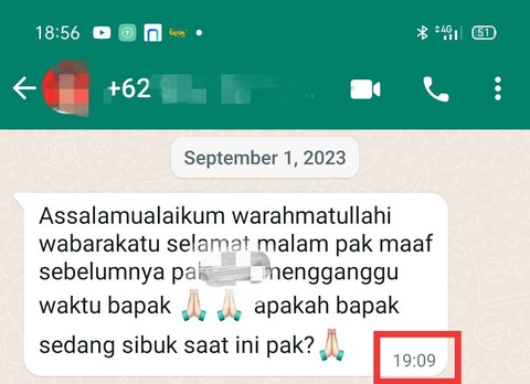 Ilustrasi mahasiswa yang menghubungi dosen via chat whatsapp di luar jam kerja. Sumber: Dokumen pribadi