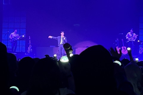 Young K menggelar konser solo pertamanya yang bertajuk Letters With Notes in Jakarta di The Kasablanka Hall, Jakarta, Sabtu (28/10/2023). Foto: Nurlaela/kumparan