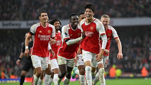 Pemain Arsenal; Jakub Kiwior, Eddie Nketiah, hingga Takehiro Tomiyasu berselebrasi saat hadapi Sheffield United di Stadion Emirates, London, Inggris, Sabtu (28/10/2023). Foto: REUTERS/Tony Obrien