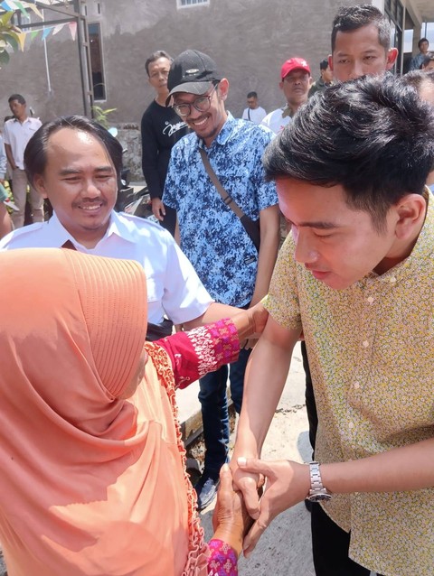 Anggota DPRD Kota Yogya, Krisnadi Setyawan bertemu dengan Gibran Rakabuming Raka di Temanggung. Foto: Dok. Istimewa