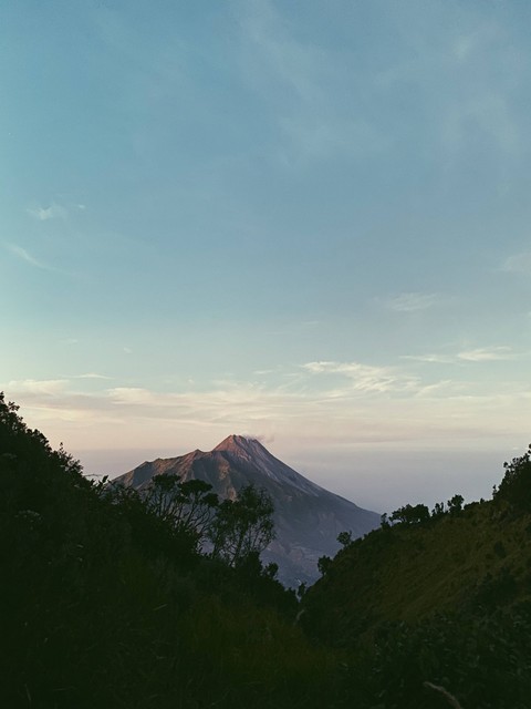 Pemandangan Gunung Merapi dari Kejauhan. [dok.pribadi/deborafelencianatalia]