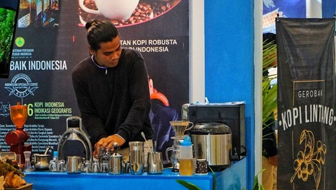 Usaha kopi yang menjadi salah satu kiprah milenial Palembang mengekspresikan semangat sumpah pemuda, Minggu (29/10) Foto: ary priyanto/urban id