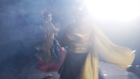 Dua orang penari dalam bidang seni pertunjukan yang juga menjadi pilihan favorit milenial Palembang dalam semangat sumpah pemuda, Minggu (29/10) Foto: ary priyanto/urban id