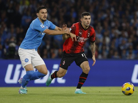 Napoli vs AC Milan dalam laga lanjutan Liga Italia 2023/24 di Stadio Diego Armando Maradona, Naples, pada Senin (30/10) dini hari WIB. Foto: REUTERS/Ciro De Luca
