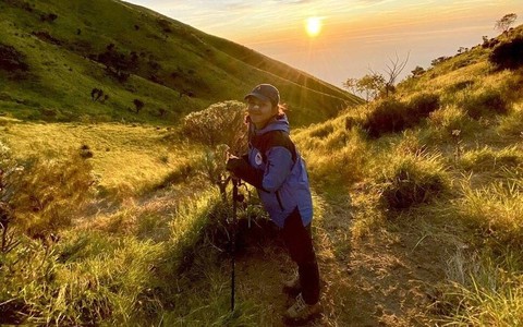 Menikmati Golden Sunrise Menuju Puncak Gunung Merbabu. Foto: Dok. Pribadi