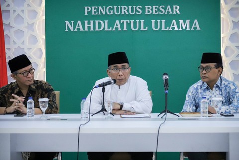 Ketua Umum Pengurus Besar Nahdlatul Ulama (PBNU), KH. Yahya Cholil Staquf, berbicara pada konferensi pers terkait konflik Hamas-Israel di Gedung PBNU, Jakarta, Selasa (31/10/2023). Foto: Jamal Ramadhan/kumparan