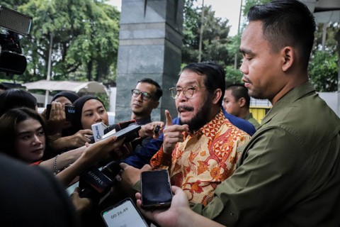 Ketua Mahkamah Konstitusi (MK) Anwar Usman usai diperiksa Majelis Kehormatan MK (MKMK) terkait kasus dugaan pelanggaran etik di Gedung Mahkamah Konstitusi, Jakarta, Selasa (31/10/2023). Foto: Jamal Ramadhan/kumparan