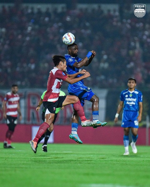 Madura United vs Persib Bandung dalam laga pekan ke-18 Liga 1 2023/24 di Stadion Gelora Ratu Pamelingan, Rabu (1/11/2023). Foto: Twitter/@Persib