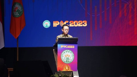 vKetua Umum Gabungan Pengusaha Kelapa Sawit Indonesia (Gapki) Eddy Martono di pagelaran Indonesian Palm Oil Conference (IPOC) 2023 di Hotel Westin Bali, Kamis (2/11). dok. GAPKI 