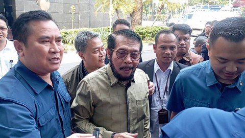 Ketua Mahkamah Konstitusi, Anwar Usman bersiap menjalani pemeriksaan Majelis Kehormatan Mahkamah Konstitusi di Gedung II Mahkamah Konstitusi, Jakarta Pusat, Jumat (3/11/2023).  Foto: Fadlan/kumparan